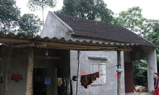 Ngôi nhà xảy ra vụ việc bố ném con 7 ngày tuổi xuống giến