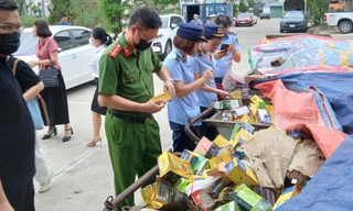 Phát hiện hàng vạn hộp thực phẩm chức năng bị đổ ở Hạ Long