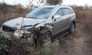 Chiếc ôtô bị hư hỏng phần đầu 