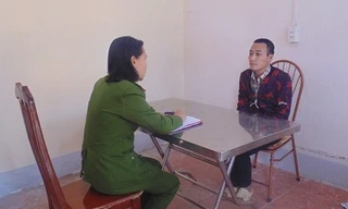 Cơ quan chức năng tiến hành khai quật tử thi nạn nhân, phục vụ công tác điều tra vụ án