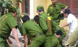 Cảnh sát chui lỗ thông gió giải cứu bệnh nhân bị khống chế, dọa giết
