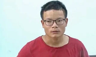 Nghi phạm Lực tại cơ quan công an