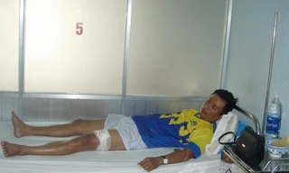 Trung tá Dũng đang điều trị vết thương tại bệnh viện