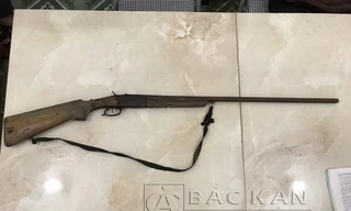 Khẩu súng tự chế được nam thanh niên sử dụng - Ảnh: Công an Bắc Kạn