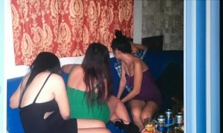 Chủ quán karaoke bị phạt tiền vì dịch vụ múa khỏa thân