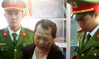 Ông Đức nghe lệnh bắt tạm giam