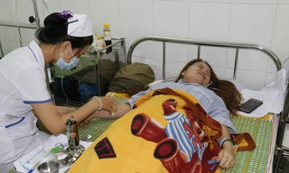 Chị Mai điều trị tại bệnh viện trong tình trạng đau đớn cả tinh thần lẫn thể xác