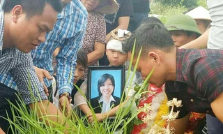 Con trai nhà báo Hải Đường tiễn biệt mẹ