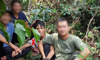 4 người dân ở Bình Định mưu trí, dũng cảm tiếp cận giúp công an bắt nghi phạm giết người tình đang bị truy nã đặc biệt khi đang lẩn trốn trong rừng sâu