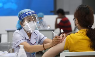 Vì sao tiêm vắc xin ngừa COVID-19 mũi 3 tại Đồng Nai còn thấp? 