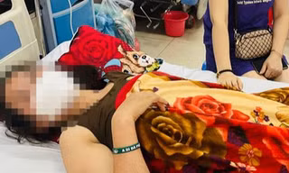 Hy hữu: Người phụ nữ bị thang máy rơi trúng đầu