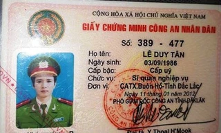 Giấy chứng minh công an nhân dân của thượng úy Tân