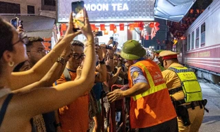 Diễn biến nóng tại phố cà phê đường tàu trong đêm sau vụ khách suýt bị tàu hỏa cán