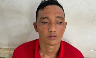 Vây bắt tên cướp giật sợi dây chuyền 2 lượng vàng của người đi trong hẻm