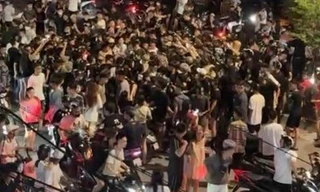 Hàng trăm 'quái xế' tụ tập, la hét náo loạn cả tuyến phố trung tâm Hải Phòng