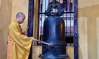 Video: Chuông ngân vang tại chùa Quán Sứ sáng 1/7, cầu quốc thái dân an