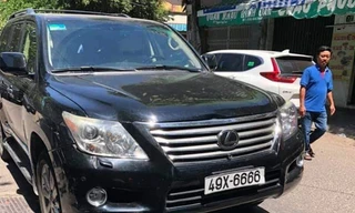 Ô tô biển tứ quý đâm vào đám tang, ít nhất 12 người thương vong