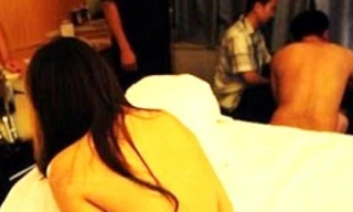 'Má mì' 8X điều chân dài bán dâm 130 USD cho khách ngoại