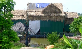 Ngôi biệt thự vờ xây nhà lá