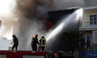 Cháy lớn quán bar ở trung tâm Đà Nẵng, khói đen bốc kín trời