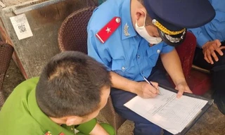 Lực lượng chức năng kiểm tra, xử lý bãi xe 'lậu' tại KĐT Linh Đàm