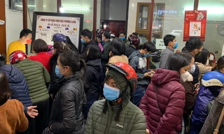 Người dân Hà Tĩnh chen chân mua vàng ngày Vía Thần Tài 