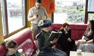 Người phụ nữ 'thản nhiên' sống như giữa thế kỷ 19