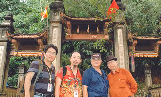 Tám lần khóc của người sáu mươi năm xa xứ