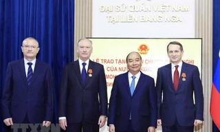 Chủ tịch nước trao huân chương cho lãnh đạo quân đội, an ninh Liên bang Nga