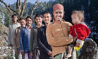 Cô gái lấy 5 anh em ruột làm chồng