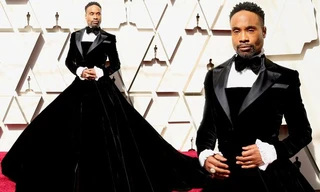 Choáng với nam diễn viên mặc váy quây trên thảm đỏ Oscar 2019