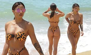 Kayleigh Morris nảy nở gợi cảm khiến cánh mày râu 'thổn thức'