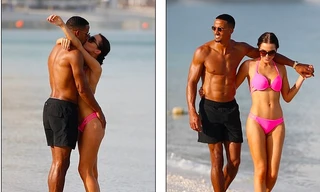 Helen Flanagan khoe dáng nóng bỏng, tình tứ bên bạn trai ở biển