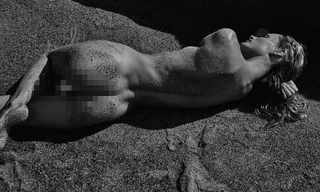 Thật khó rời mắt khỏi ảnh khoả thân đẹp như tạc tượng của chân dài đến từ Litva 