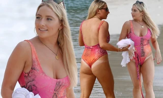 Saffron Barker khoe vóc dáng nảy nở nóng bỏng ở tuổi 19 với áo tắm