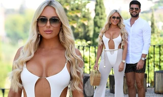 Sao truyền hình Amber Turner hở bạo đến gần lộ hết ngực