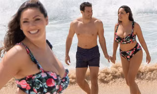 Mỹ nhân được coi là 'kỳ quan thứ 8' khoe đường cong 'bỏng mắt' với bikini
