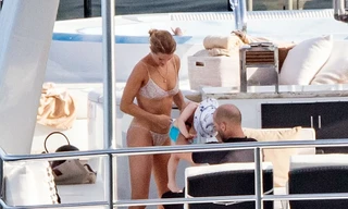 'Người vận chuyển' và bạn gái siêu mẫu tình cảm ngọt ngào đi du lịch