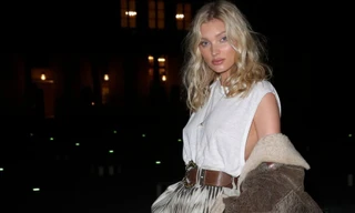 Mẫu nội y Elsa Hosk 'thả rông' vòng 1 với áo mỏng tang đi sự kiện
