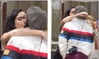 Cậu cả nhà Beckham đắm đuối ôm hôn bạn gái hơn tuổi trên phố