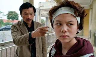 Bảo Hân và NSƯT Trung Anh trong phim "Về nhà đi con". 