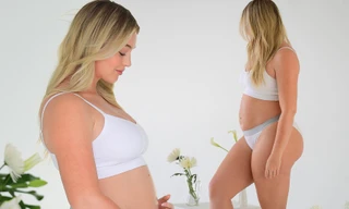 Siêu mẫu ngoại cỡ Iskra Lawrence chụp ảnh gợi cảm với nội y giữa thai kỳ