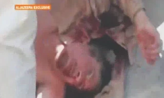 Xác đại tá Gaddafi bị kéo trên đường phố