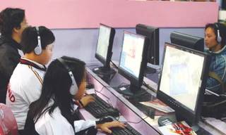 Nhiều phụ huynh xem internet như ngáo ộp rình rập con họ Ảnh: Hồng Vĩnh