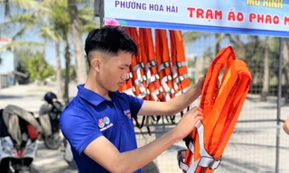 Trạm áo phao miễn phí trên biển Đà Nẵng
