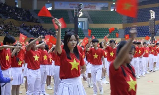 Hơn 1.000 đoàn viên xếp hình bản đồ Tổ quốc, khơi dậy niềm tự hào non sông