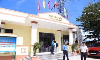 Công đoàn Đà Nẵng bàn giao nhà văn hóa, điểm tránh trú bão an toàn cho công nhân
