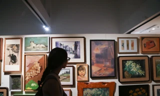 Lần đầu trưng bày và bán các tác phẩm của 47 nghệ sĩ miền Trung