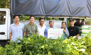 Gần 1 tỷ đồng hỗ trợ sinh kế cho cộng đồng bảo tồn voọc Chà vá chân xám