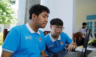 Hai nam sinh lớp 11 giành giải Nhất thi Tin học trẻ với phần mềm cho học sinh khuyết tật